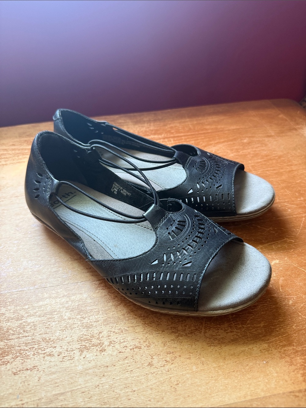 Earth Black Women's Open-Toe Laser-Cut Comfort Sandals